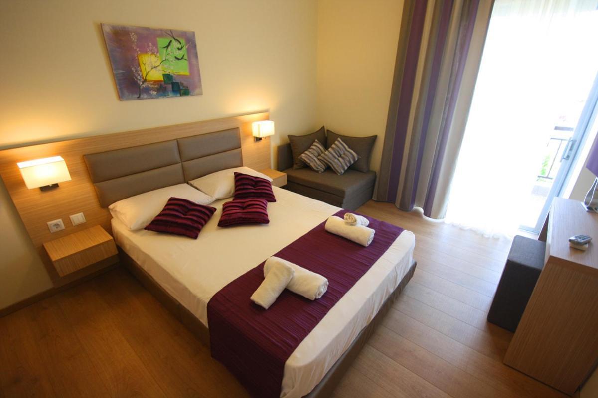Leonidas Apartments And Suites Moles Kalyves Exteriör bild
