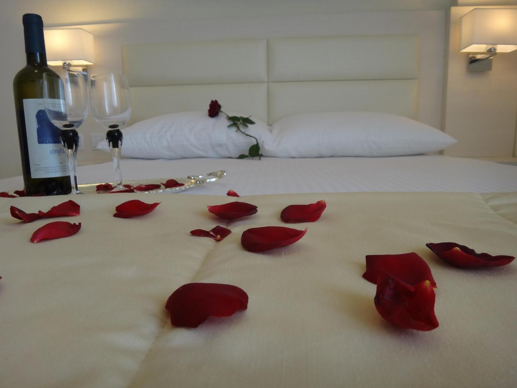 Leonidas Apartments And Suites Moles Kalyves Rum bild